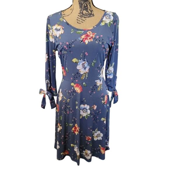 Small Gilli Slate Blue Floral A-line Dress With Bows On 3/4 Sleeve - Picture 1 of 4